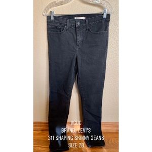 Levi’s 311 Shaping Jeans